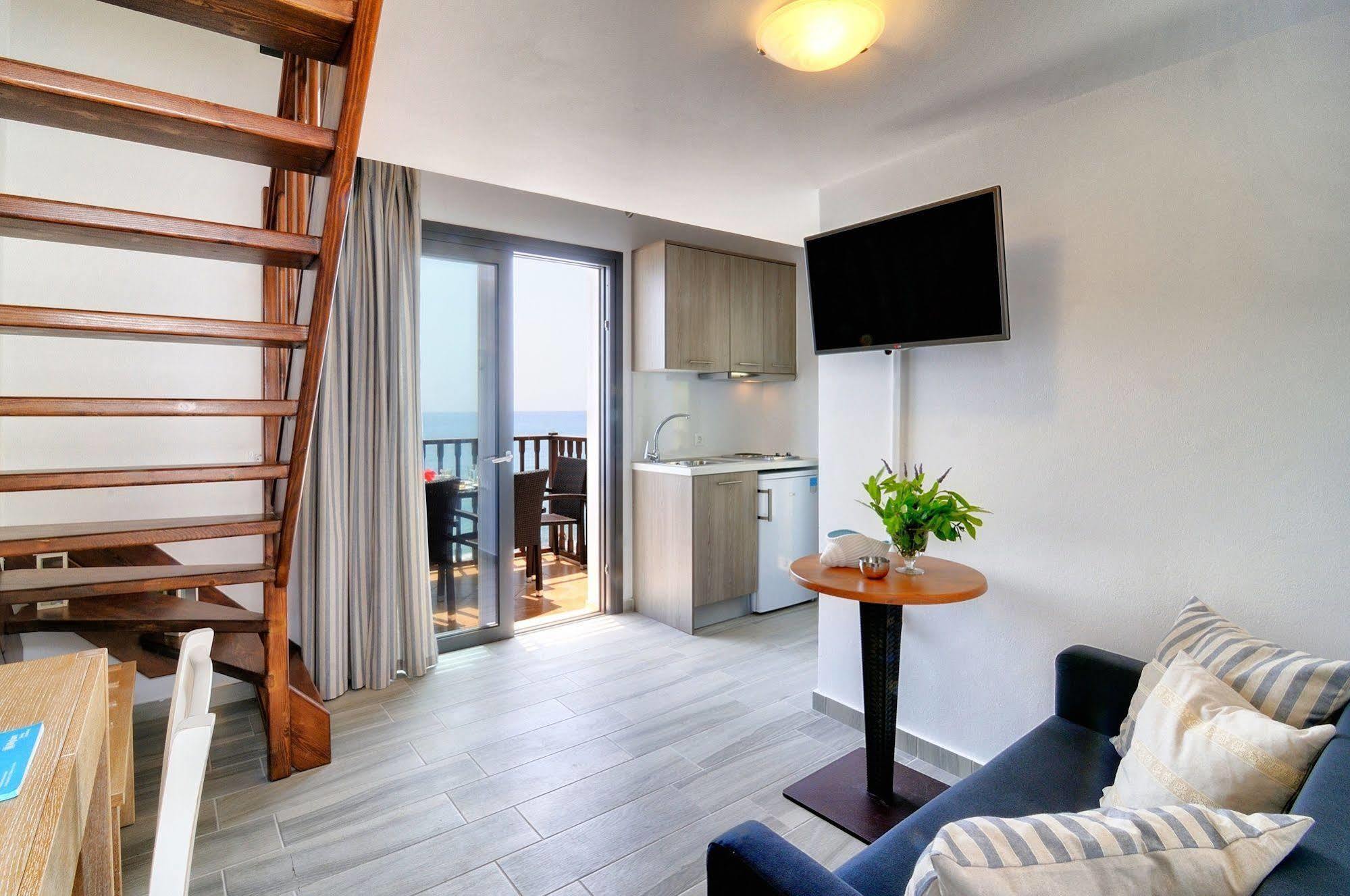Myrtos Mare Suites Екстериор снимка